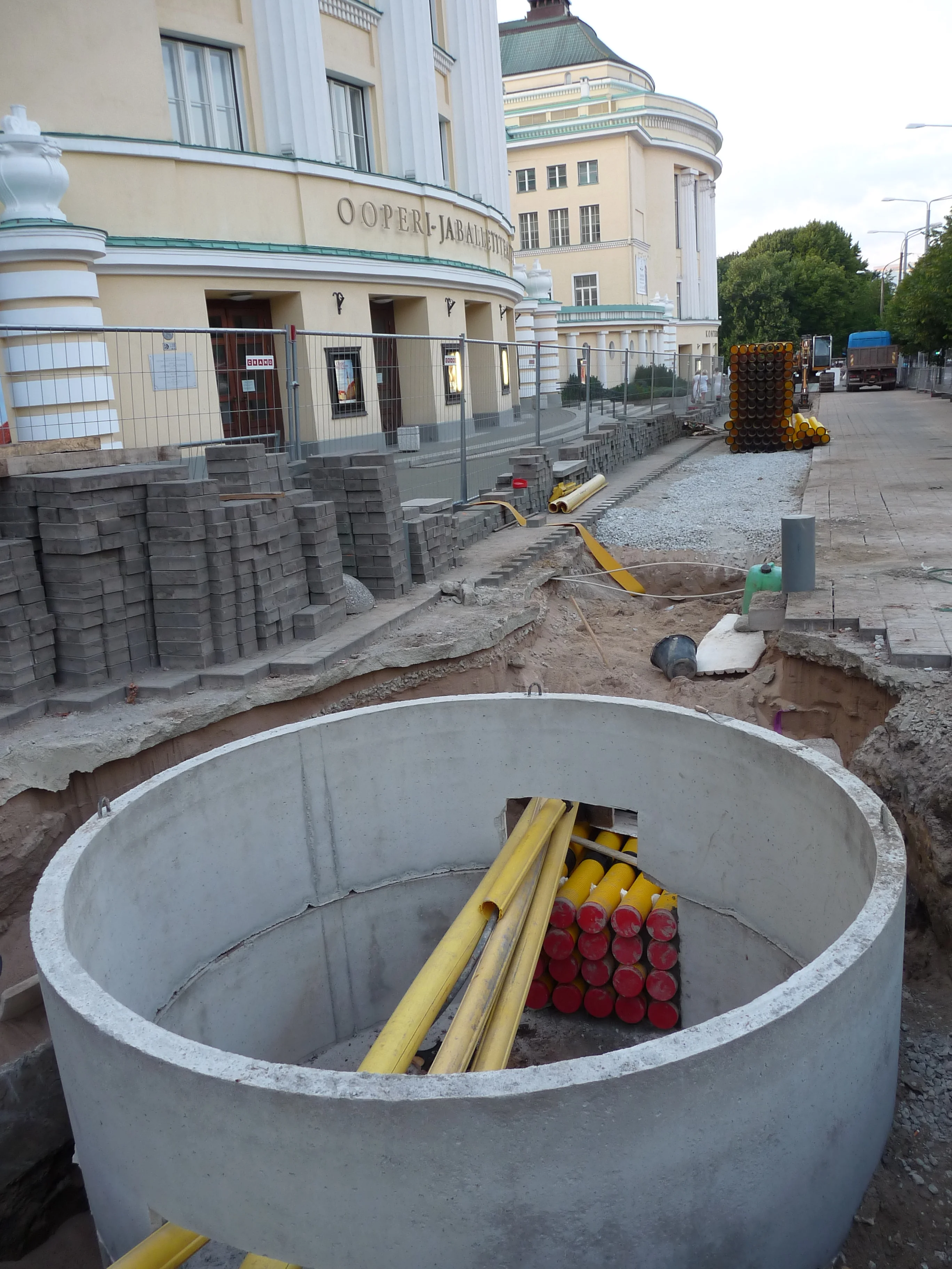 Underground electrical conduits passing through a concrete access chamber during street works